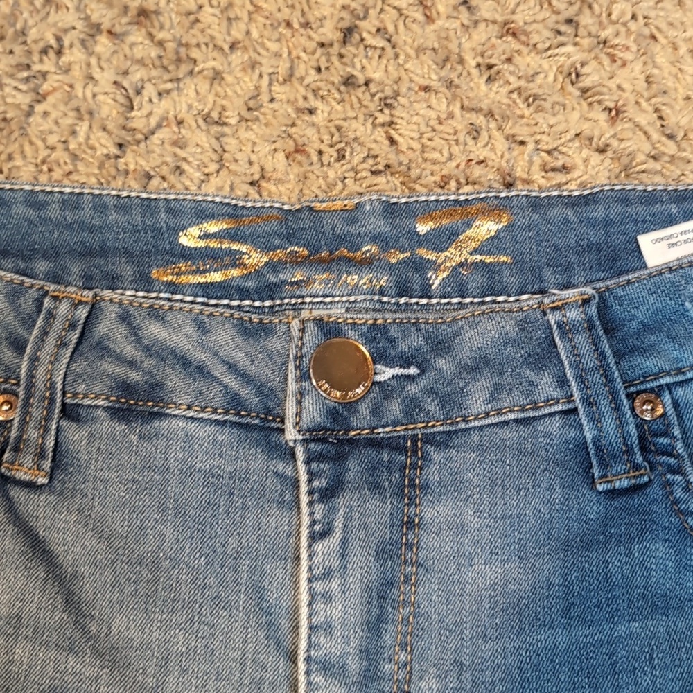 Seven 7 Frayed Weekend Denim Light Wash Distressed Shorts SZ 12 - Picture 3 of 13